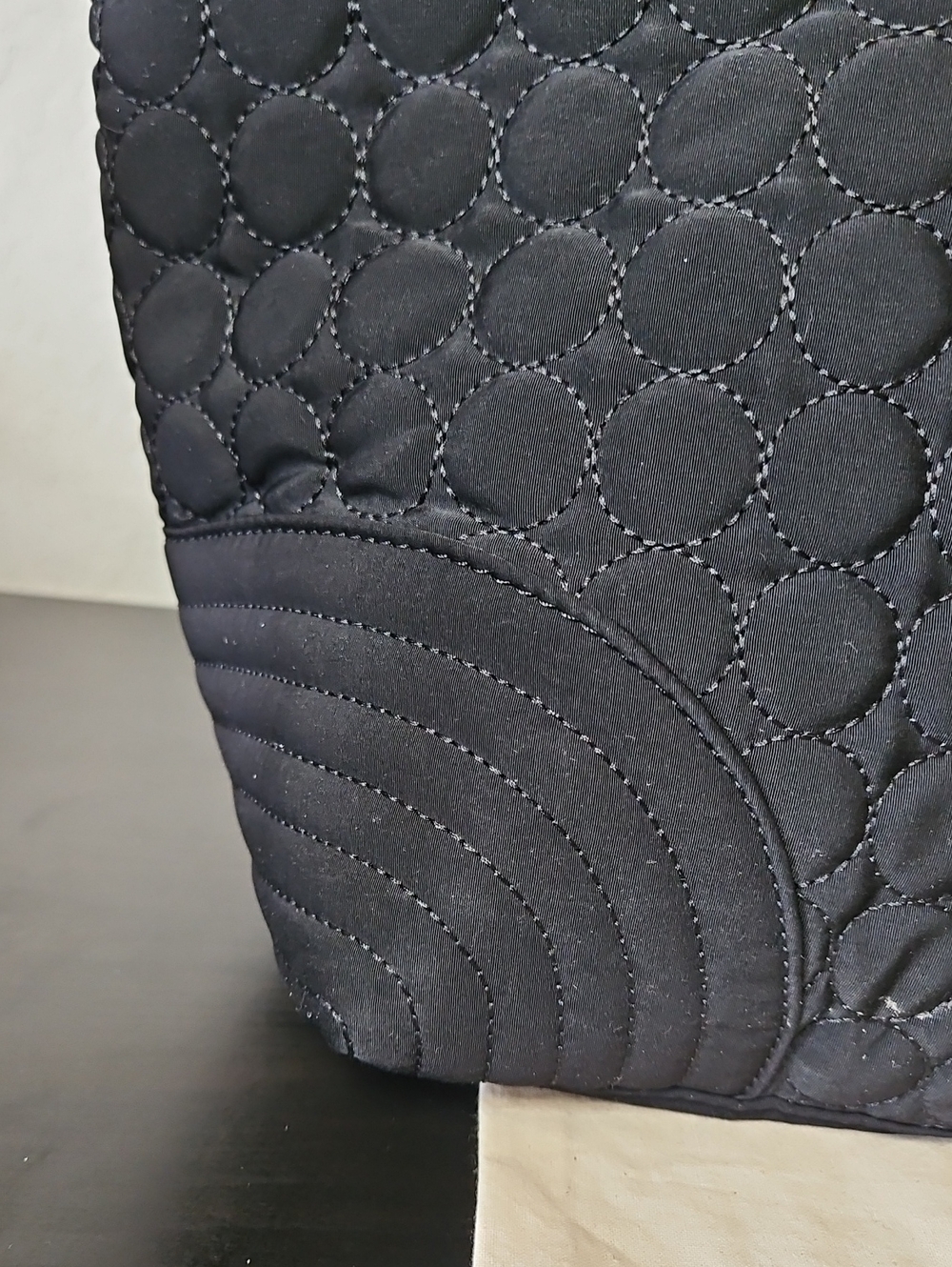 Vera Bradley Black Quilted Plastic Lined Diaper Bag/Tote Bag, Microfiber - Picture 4 of 11